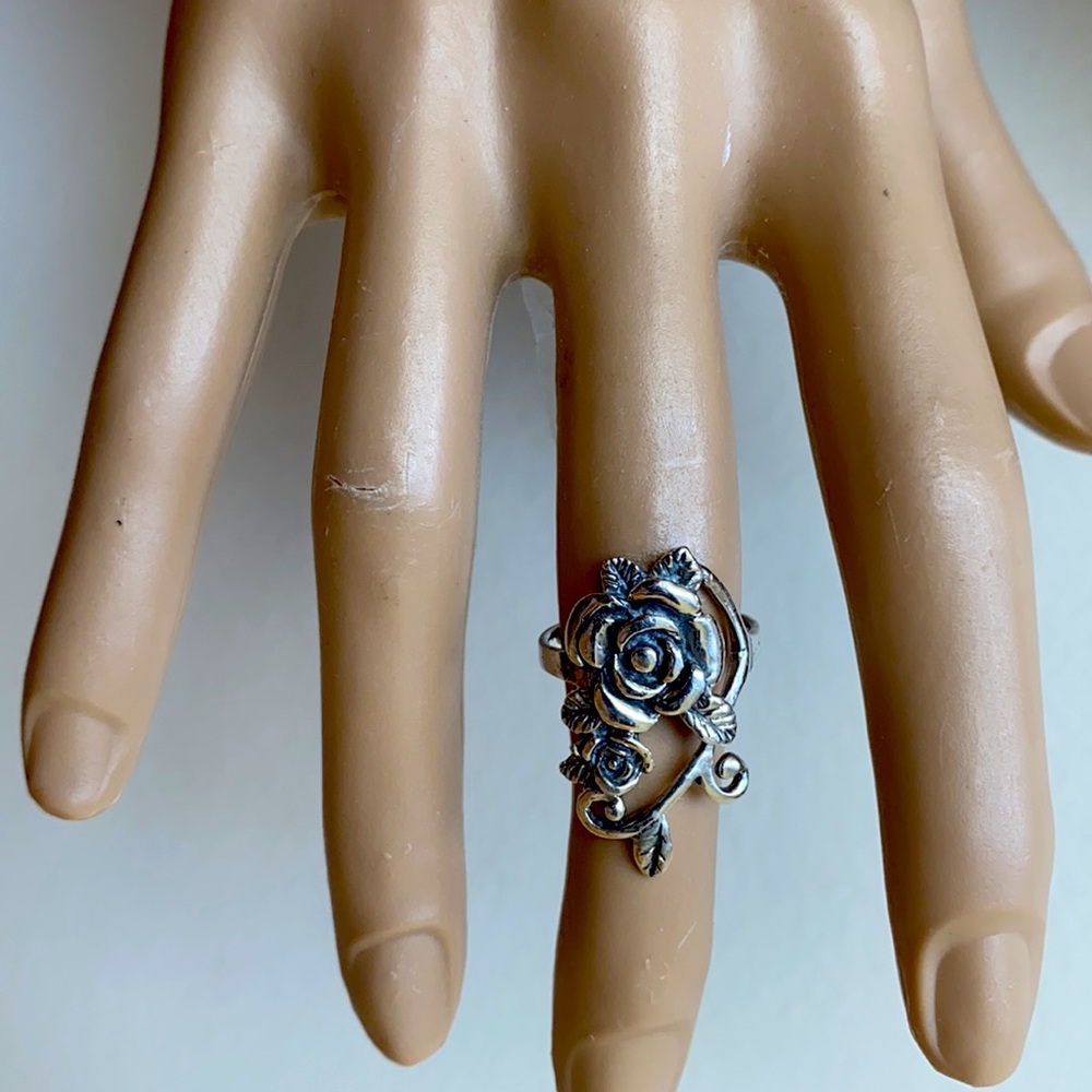 Solid Sterling Green Rose/Flower Ring Vintage - image 3
